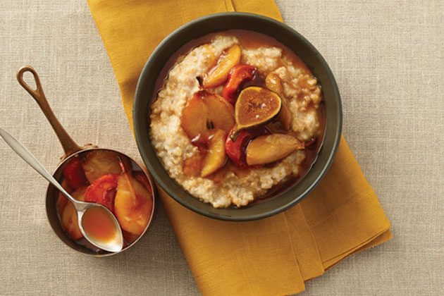 Oatmeal with Agave In The Raw Pear Compote